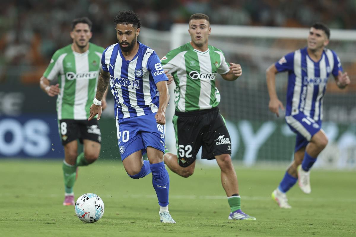ALAVES KONAČNO SLAVIO: Plavo-beli prekinuli niz od pet utakmica bez pobede Kép