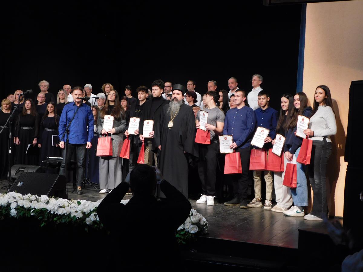 U LJUBAVI I ŽRTVI NEMA PORAZA: Svetosavska akademija u Vukovom domu kulture (FOTO) Kép