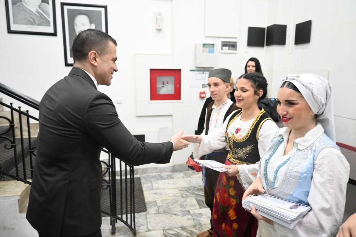 Ministar Milićević otvorio Svetosavsku akademiju u Kumanovu: "Srbi van matice su deo istog naroda!" (FOTO) Kép