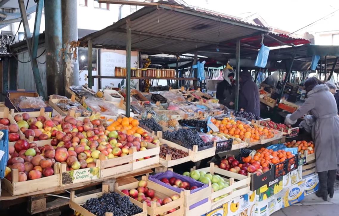 Zbog cene jednog voća na pijaci ljudi se glasno bune: Kilogram košta do 1.750 dinara
