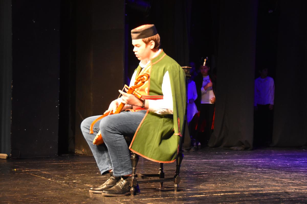 DOK VRŠNJACI DRŽE MOBILNE, VUKAŠINU SU U RUKAMA GUSLE Najmlađi guslar Kikinde otkrio kako je naučio da svira: "Red klipova, pa red vežbe" Kép