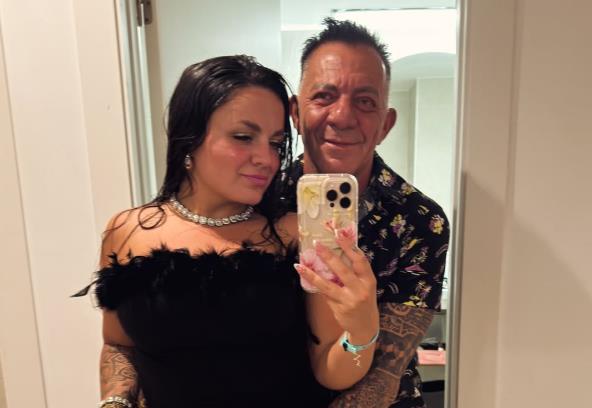 Ima 25 i udala se za 43 godine starijeg "Čim sam ga ugledala, znala sam da ima nešto..." Kép