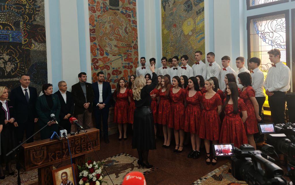 URUČENE SVETOSAVSKE NAGRADE NAJBOLJIM UČENICIMA I STUDENTIMA Završen bogat program Svetosavske nedelje u Kruševcu (FOTO) Kép