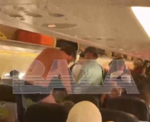 PUTNIK SE SKINUO NAG I PRAVIO HAOS U AVIONU! Incident na letu za Tajland: Pilot morao hitno da preusmeri let, ali tu HAOS nije stao! (VIDEO)