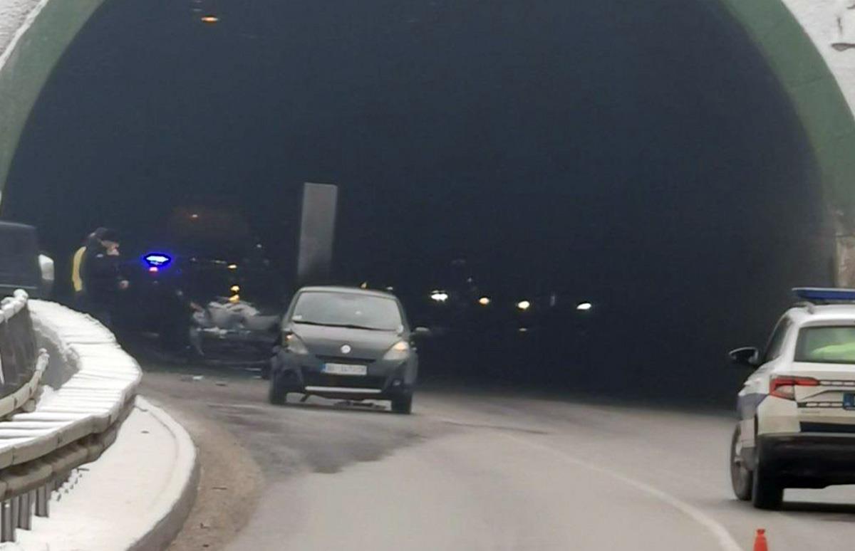 TEŠKA SAOBRAĆAJNKA U TUNELU KOD ZLATIBORA: Sudarila se dva vozila na magistralnom putu, saobraćaj bio obustavljen (FOTO)