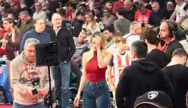 KRISTINA TOMIĆ U PRVOM PLANU NA MEČU CRVENE ZVEZDE I HAPOELA U PAKLU ARENE: Kakva dominacija prelepe srpske voditeljke! (VIDEO) Kép