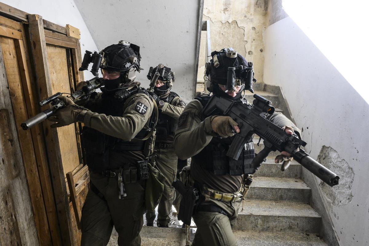 Vrhunsko naoružanje, oprema i obuka u 72. brigadi za specijalne operacije: Izvođenje specijalnih dejstava, izviđanje i prikupljanje obaveštajnih podataka (FOTO) Kép