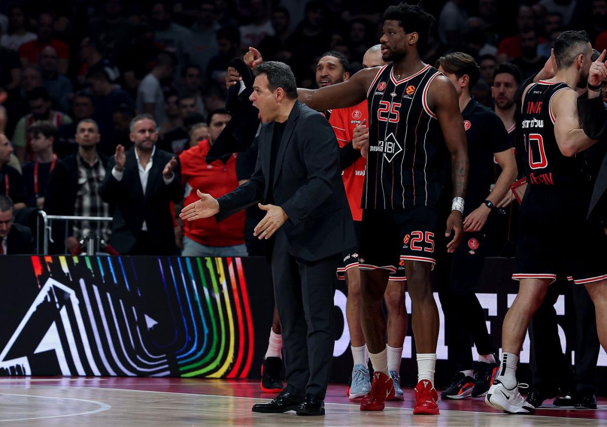 HAPOEL DOŽIVEO NOVI NOKAUT I NASTAVIO CRNU SERIJU: Valensija posle produžetka slavila u  Jerusalimu Kép