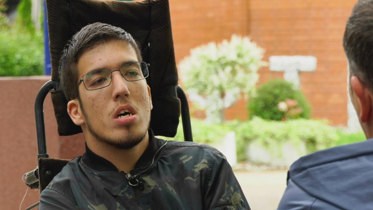 VEZAN JE ZA KOLICA, A U INDEKSU SAMO DESETKE! Vanja je heroj iz Čačka - najbolji student na FTN i stipendista Univerziteta u Kragujevcu Kép