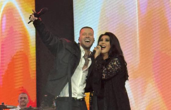 Spektakl u Beogradu: Dragana Mirković napravila lom na koncertu Magla benda, prvi put uživo izeli duet “Ako se volimo” (VIDEO) Kép