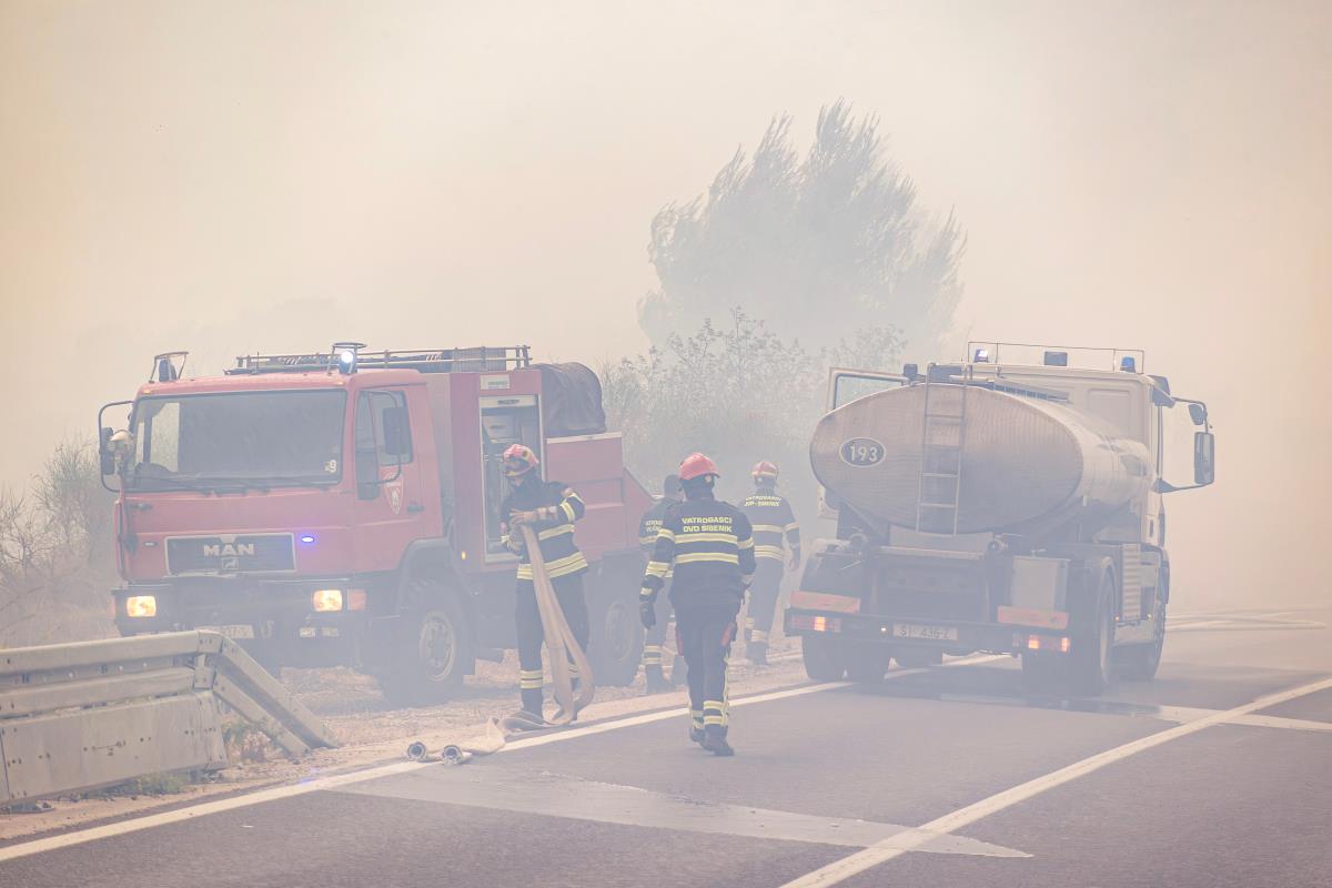 FIRE IN RAVNO SELO! Firefighters worked hard to extinguish the blaze: Here's what burned massively (PHOTO)