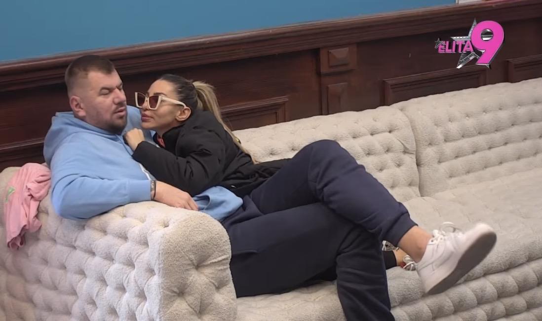 PONOVO SE LJUBAV RAĐA! Janjuš i Aneli nikad prisniji, ova pesma ih je potpuno opila Kép