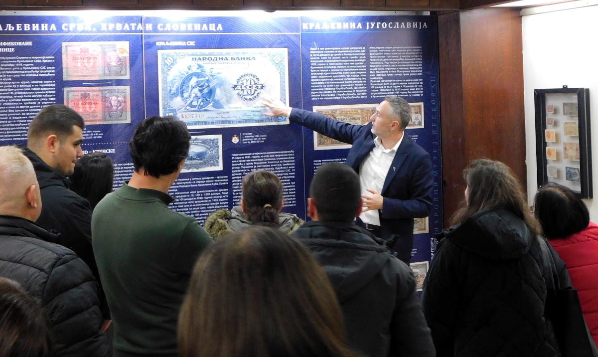 PAPIRNI NOVAC KAO ISTORIJSKA ČITANKA U Muzeju Jadra izložba Narodnog muzeja Leskovac: "Papir govori - novac Srbije i Jugoslavije 1887-1996" (FOTO) Kép