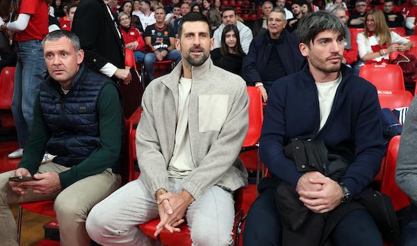 KAKAV SKANDAL! Marko Nikolić, trener AEK-a, dao otkaz svom pomoćniku koji je u društvu Novaka Đokovića gledao Crvenu zvezdu u Pireju! Kép