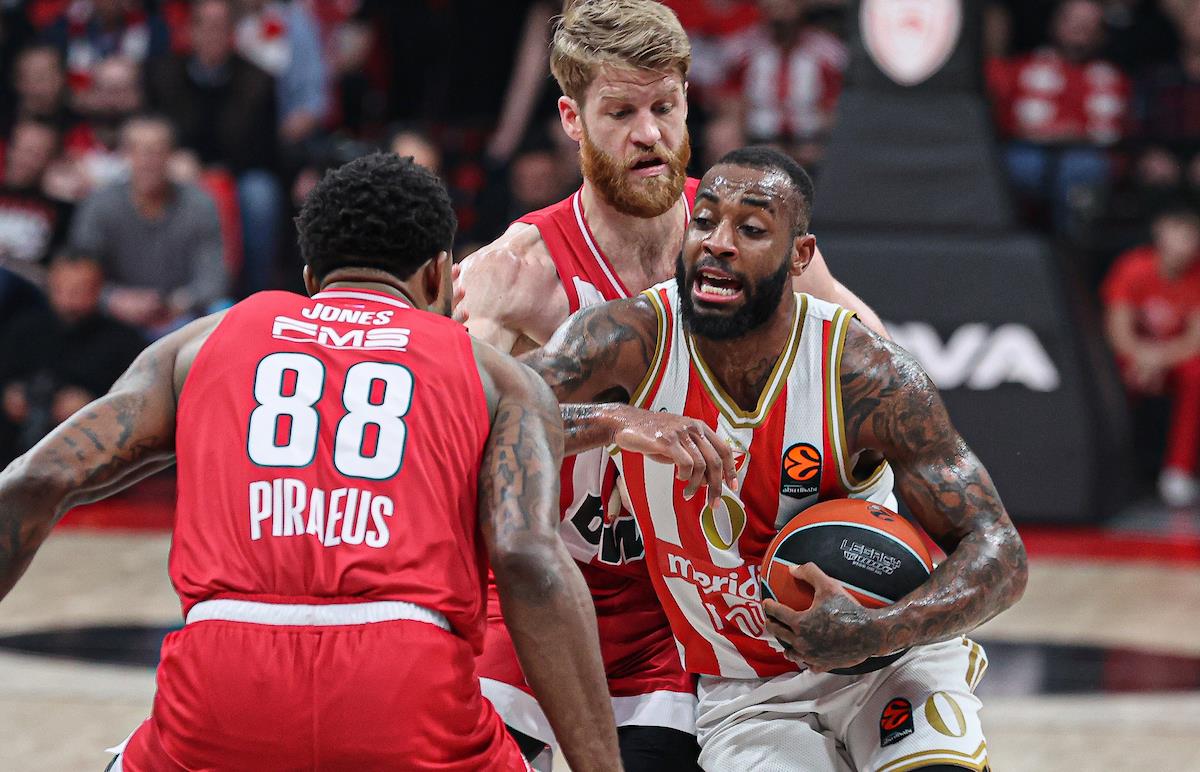 STARS AFTER A GRINDING BATTLE FELL IN PIRAEUS: Olympiacos celebrated in an uncertain finish, the red and whites missed the chance for a big break!