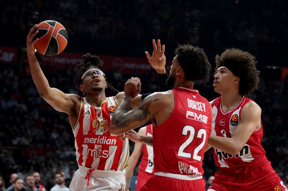 OVAKO SU CRVENO-BELI PALI U PIREJU: Pogledajte najbolje momente sa meča Olimpijakos - Crvena zvezda Kép