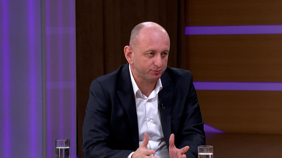 "BRAT MU ŽIVI U BEOGRADU, MOGAO JE BAR NJEMU DA ČESTITA" Knežević: Izvinjavam se u ime Milatovića što nije čestitao Dan državnosti Kép