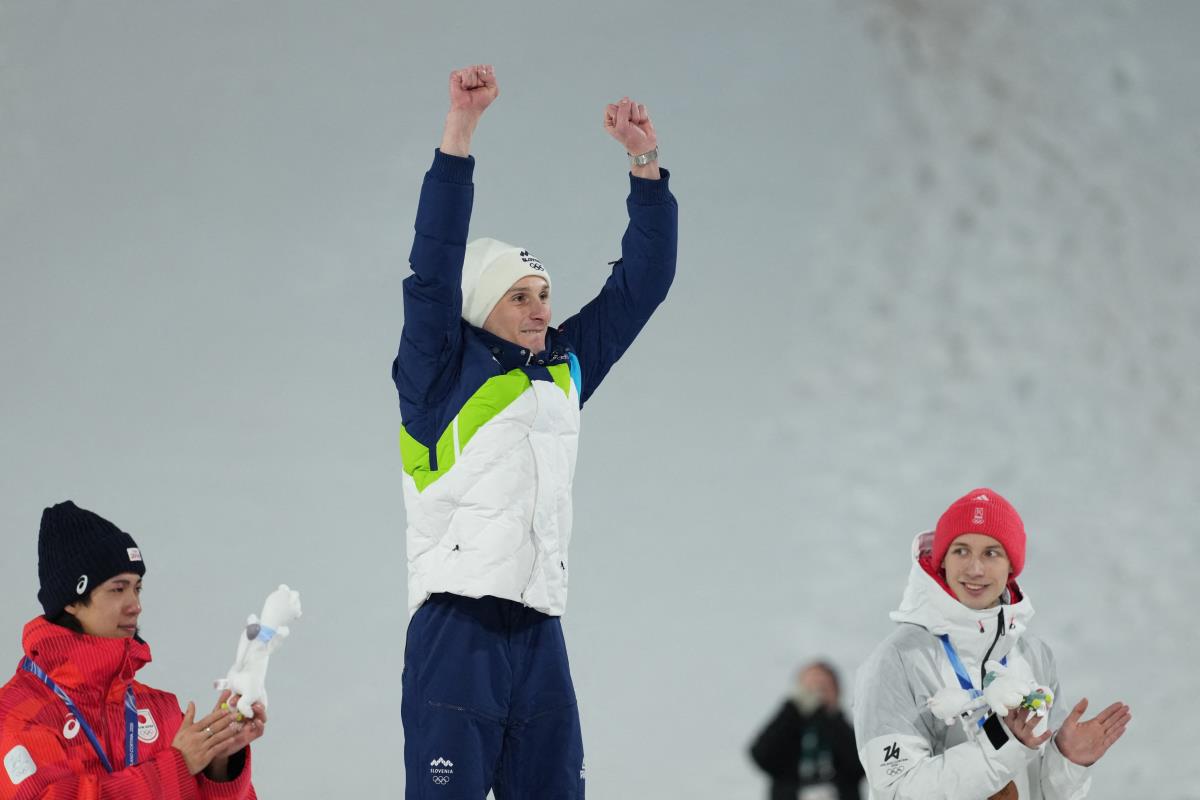 NOVO ZLATO ZA SLOVENIJU NA ZOI: Domen Prevc izdominirao u ski skokovima Kép