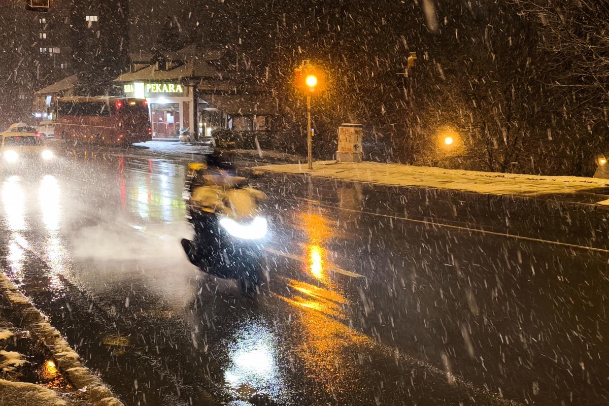 Stiže nas obilan sneg, RHMZ ne prestaje da niže upozorenja: Pogledajte prognozu za naredne dane, na snazi crveni meteo alarm (FOTO) Kép