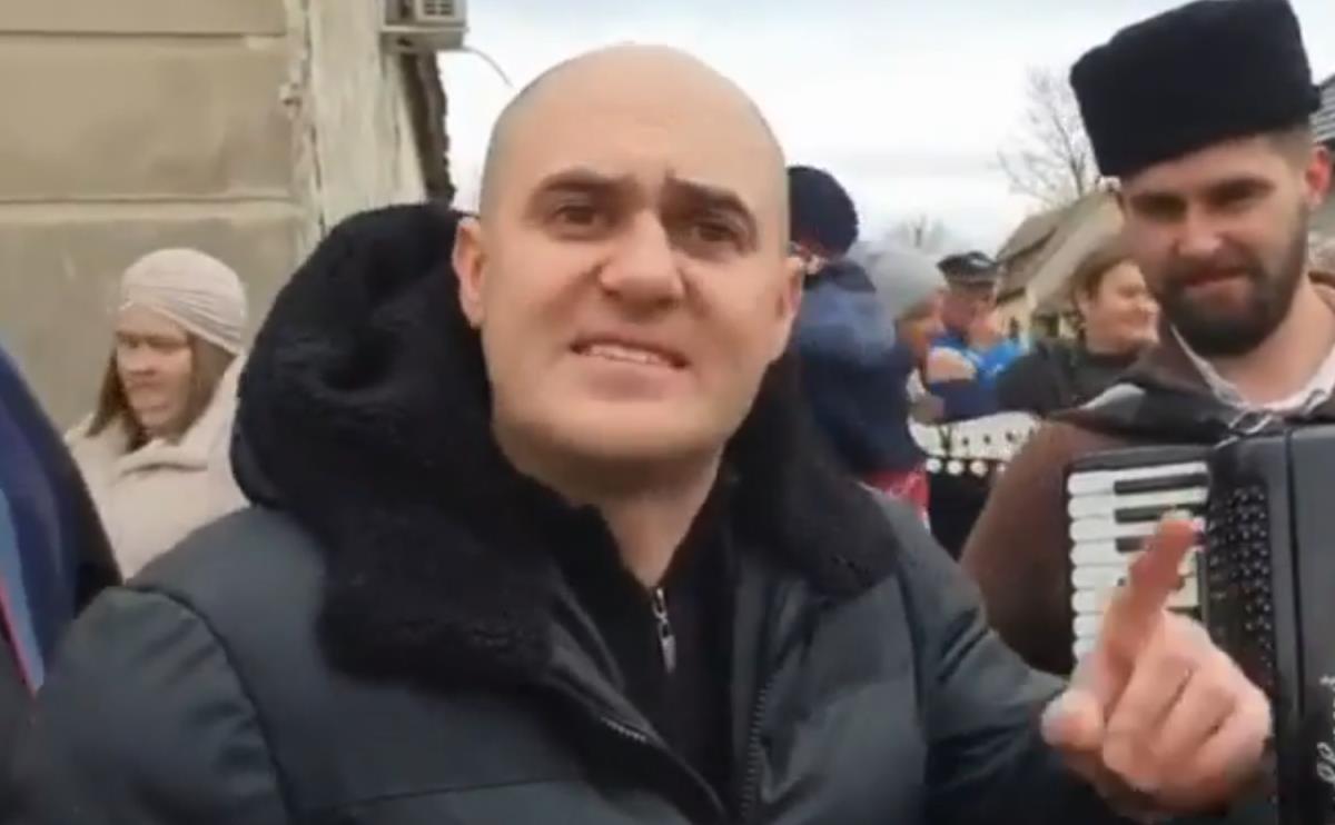 PEVANJE USTAŠKE PESME O PAVELIĆU HRVATIMA NIJE PROBLEM NITI SKANDAL Zanima ih samo da li će opstati vlada: Ustaštvo je tamo, izgleda, postalo normalna stvar Kép