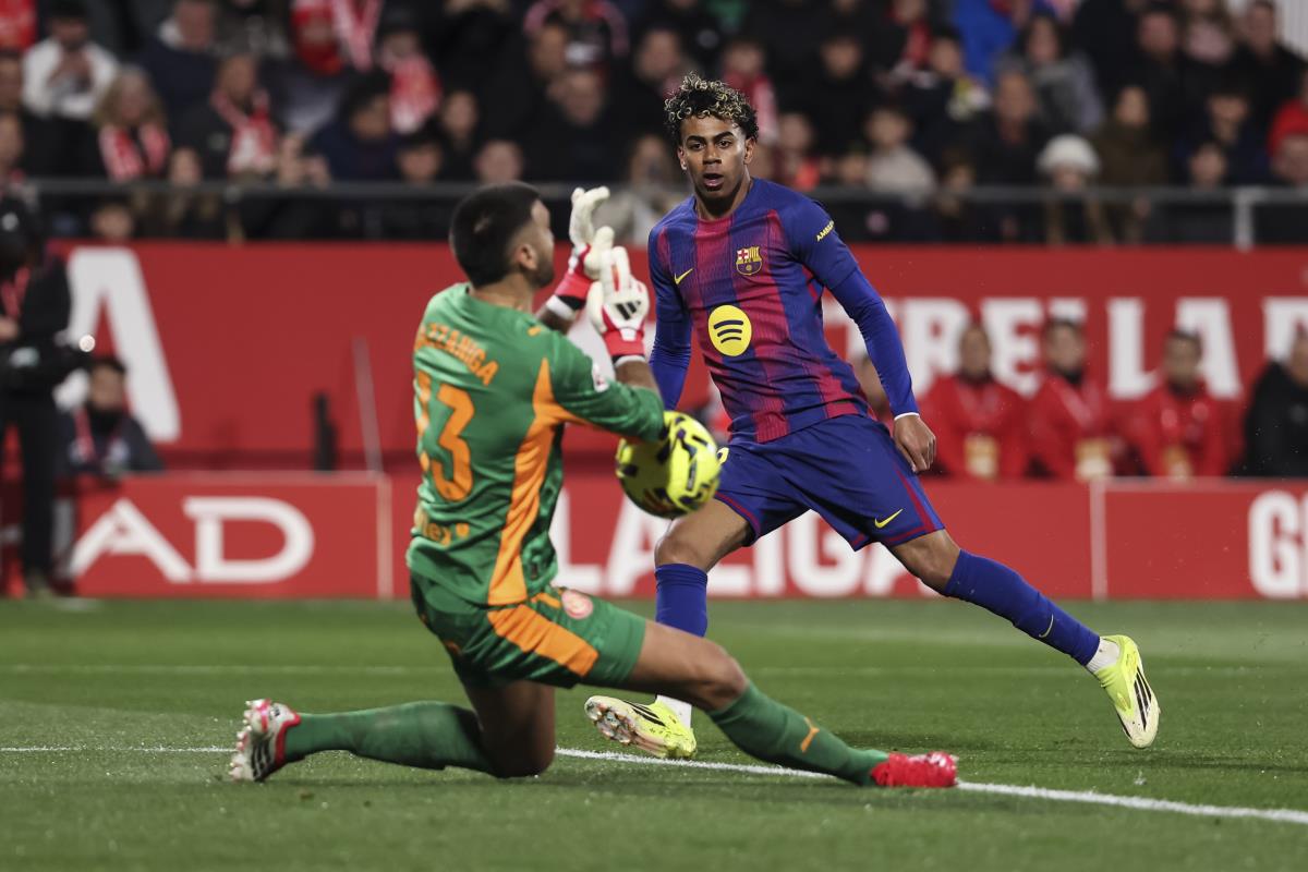 AUU, KAKAV HAOS! Da li su sudije pomogle Realu da izbije na prvo mesto? Poraz Barselone i gol o kome će se tek pričati! (FOTO UBOD) Kép