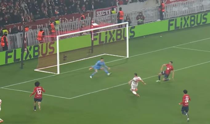 DA LI JE MOGUĆE DA JE ARNAUTOVIĆ OVO PROMAŠIO? Napadač Zvezde imao zicer za 2:0! Bio je sam ispred golmana, a onda... VIDEO Kép