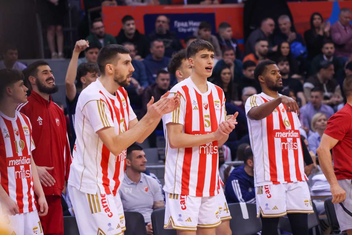 OVO JE POTPUNI HIT! EVROLIGA ČESTITALA TROFEJ ZVEZDI 10 MINUTA PRE KRAJA MEČA: Unapred proglasili pobednika u Čairu! Kép