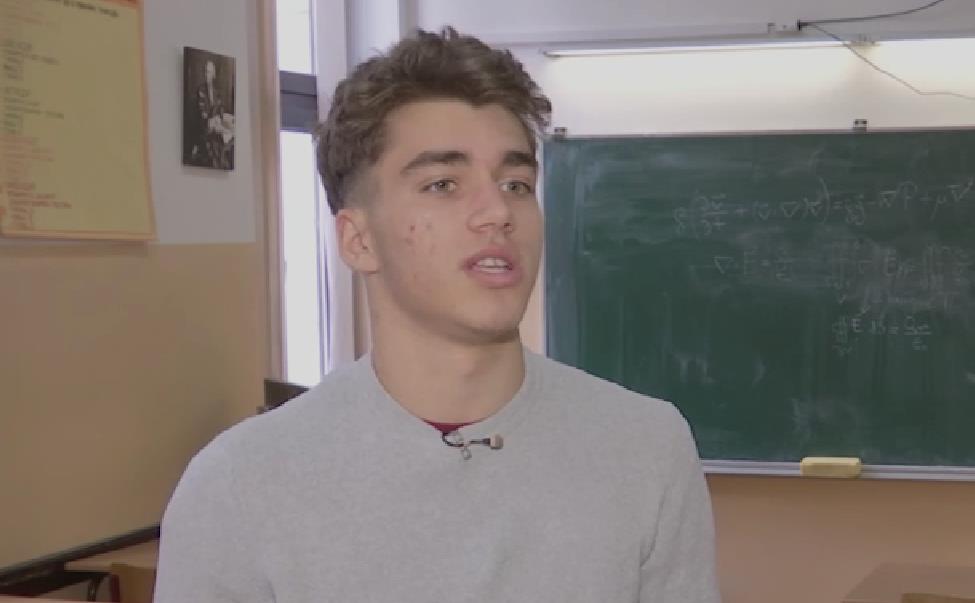 SRPSKI GENIJE POKORIO AMERIKU! Vuk Nikolov osvojio zlato i titulu apsolutnog pobednika na matematičkoj olimpijadi: Njegov otac skupljao novac za put! (FOTO) Kép
