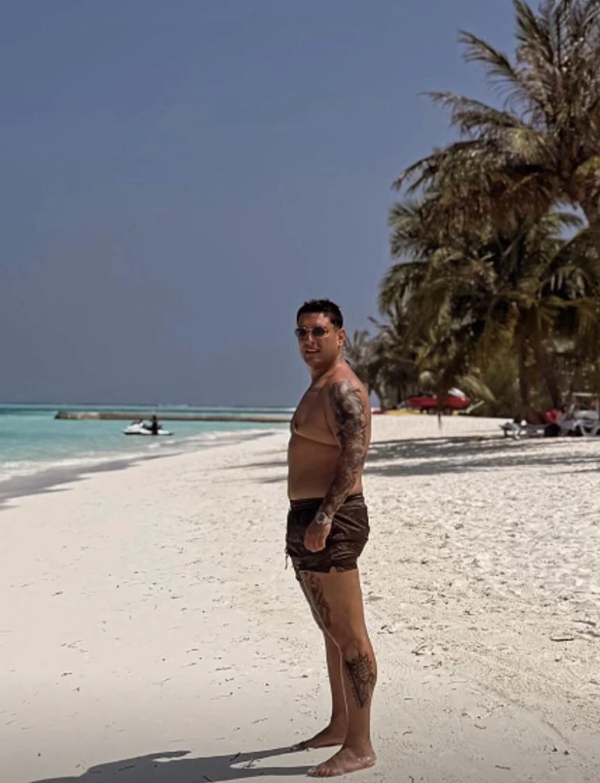 "JEDNE GAĆE NOSIM SEDAM DANA" Darko i Kaća zarobljeni na Maldivima, a pevač svake večeri mora ručno da pere veš, isplivao neviđen prizor (FOTO) Kép