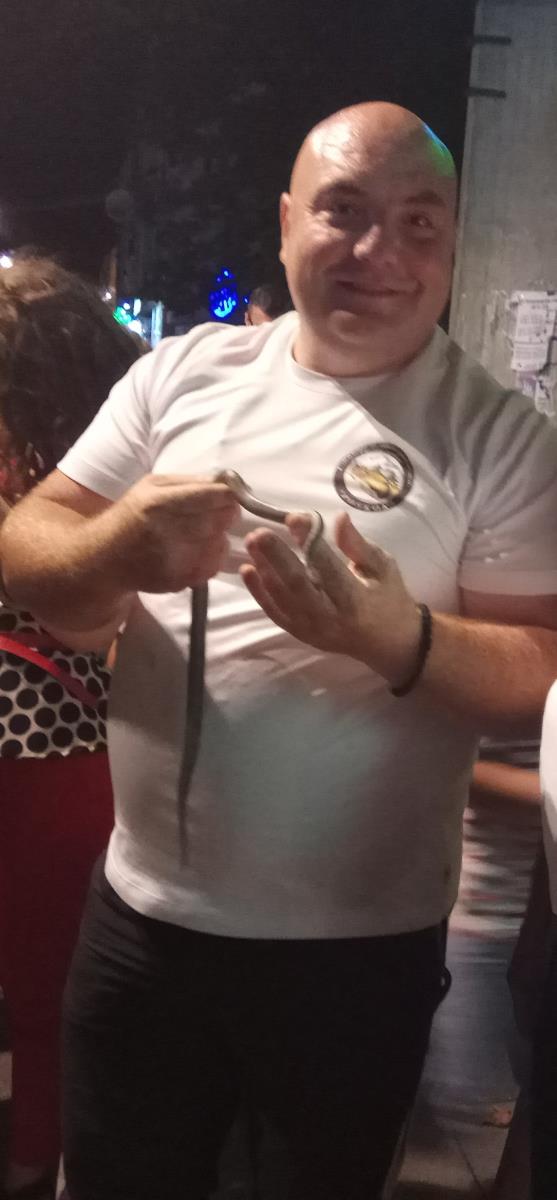 "GOSPODAR ZMIJA" S JUGA INTERVENISAO U PREKODOLCU: Pogledajte kako je izvukao stepskog smuka iz bunara (FOTO) Kép