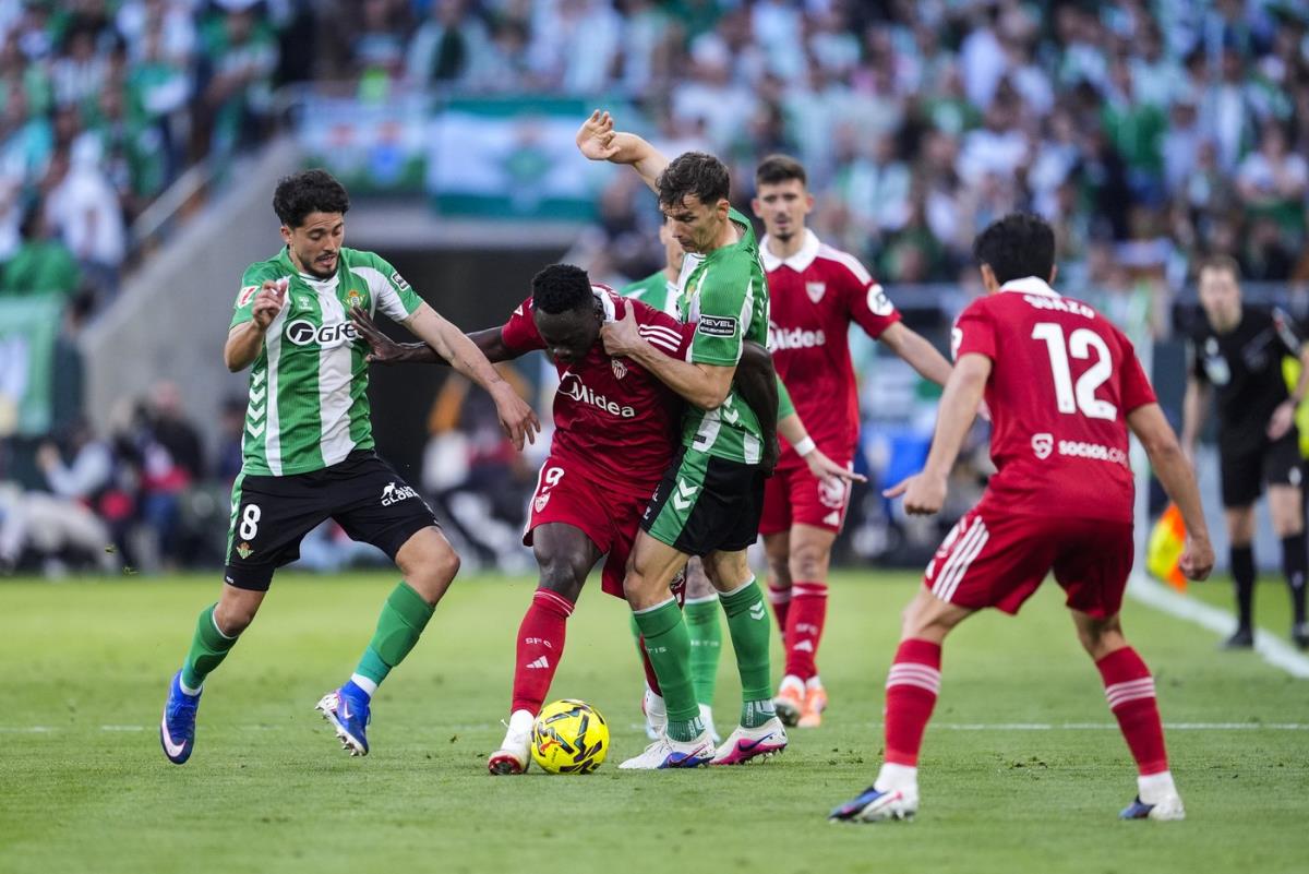 SVE PRŠTALO U GRADSKOM DERBIJU: Sevilja iščupala bod protiv Betisa Kép