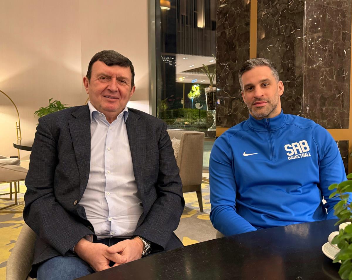 KOŠARKAŠI SRBIJE DOPUTOVALI U ISTANBUL: Ambasador Srbije poželeo im sreću u meču sa Turskom Kép