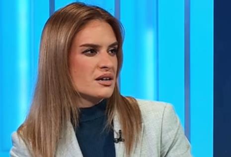 ONI SU TIME UVREDILI CEO SRPSKI NAROD: Ministarka Đurđević o sramnom blokaderskom performansu i razapinjanju lutke sa Vučićevim likom (VIDEO) Kép