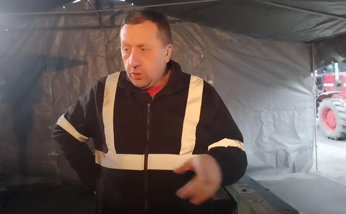 "POGLEDAJ ME, IVICE, NEĆEŠ DUGO!" Još jedan blokader nastavlja s porukama mržnje upućenim ministru Dačiću (VIDEO) Kép