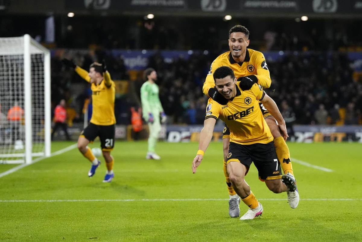 FENJERAŠ ŠOKIRAO LIVERPUL: Vulverhempton golom u nadoknadi vremena pobedio tim sa Enfilda Kép