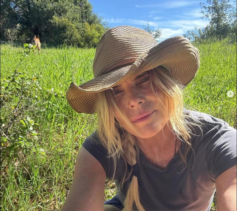 Ernest Hemingway's Granddaughter and Famous Actress Sent a Powerful Message to Women About Wrinkles: "The Pain Isn't About Wrinkles"