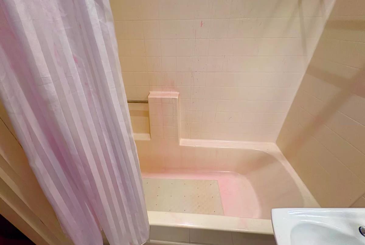 Sobarica ušla u sobu i zatekla prizor iz horora: "To radi neko ko beži od zakona" (Foto) Kép