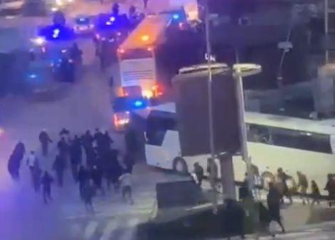 HELL SCENE IN NOVI PAZAR AFTER THE MATCH: Torcida stoned buses, Delije jumped out of the window! General chaos in the streets