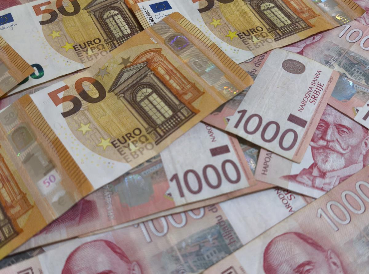 Nbs objavila brojke: Ovo je srednji kura dinara za 9. jun Nbs objavila brojke: Ovo je srednji kura dinara za 9. jun