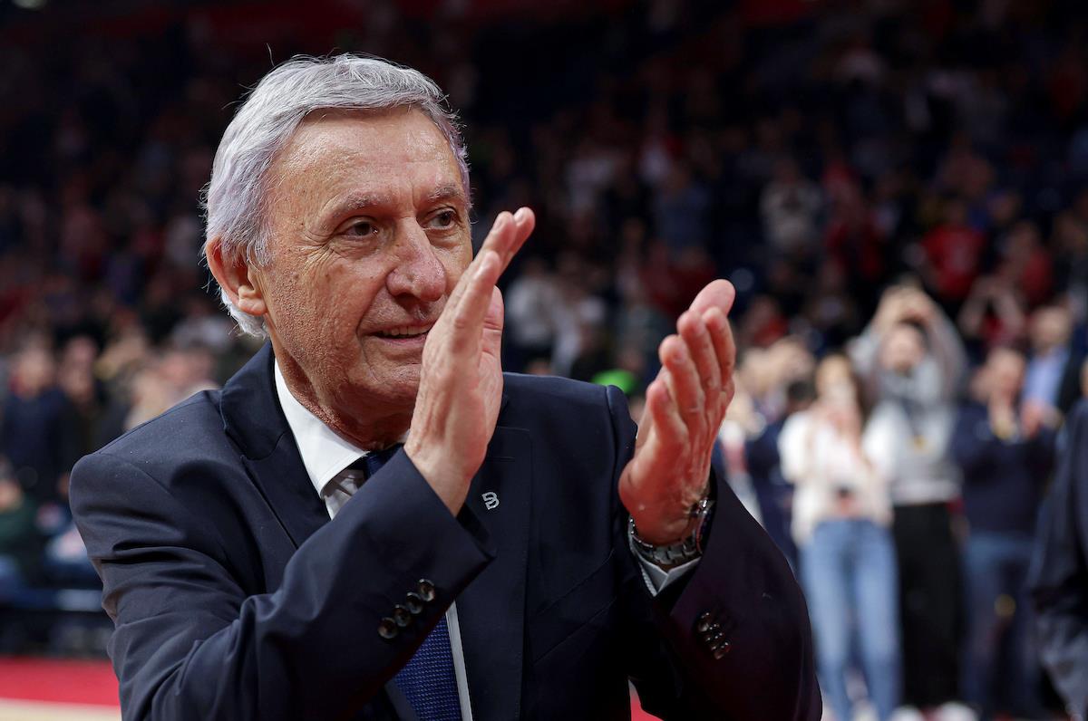 UTIŠAO DELIJE U ARENI PA PROGOVORIO NA KONFERENCIJI! Svetislav Pešić otvorio karte nakon rušenja Zvezde - bilo je priče o svemu! Kép