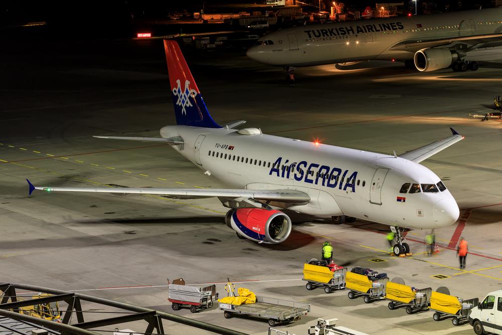 VLADA I "ER SRBIJA" IZ DUBAIJA IZVUKLE JOŠ 262 PUTNIKA I 14 BEBA! Avion u 23.23 sleteo na aerodrom "Nikola Tesla": Briga o građanima na prvom mestu Kép