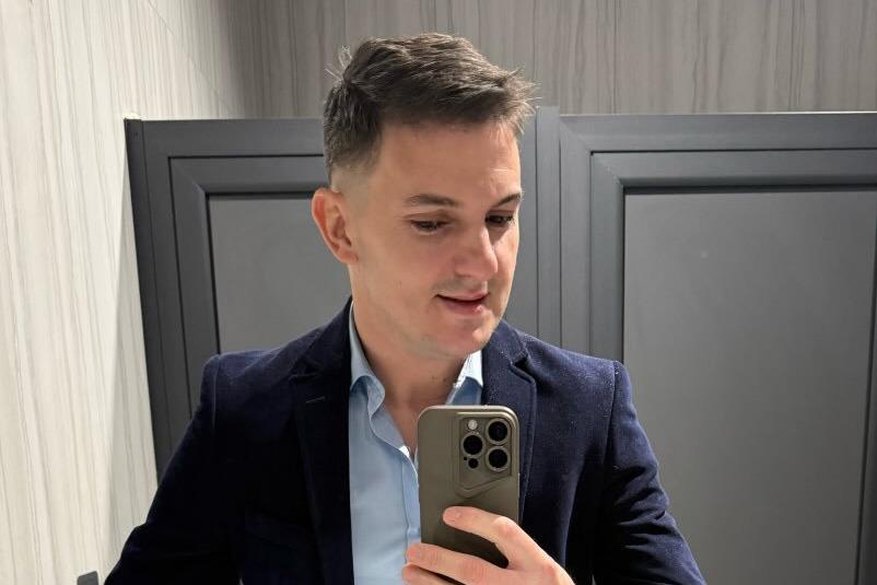 KUPIO SREĆKU I DOBIO 7 MILIONA! Ispovest "milionera" Dejana - provodio se uz Daru Bubamaru, uživao u životu, a onda je uradio OVO: "Ako držiš šaku otvorenu"... Kép