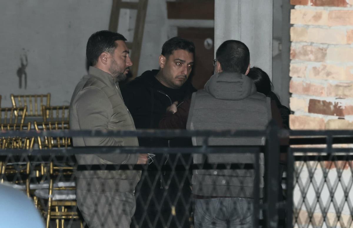 FIRST FOOTAGE OF DARKO LAZIĆ AFTER THE LOSS OF HIS BROTHER: The singer is overcome with grief in black clothing... (PHOTO/VIDEO)