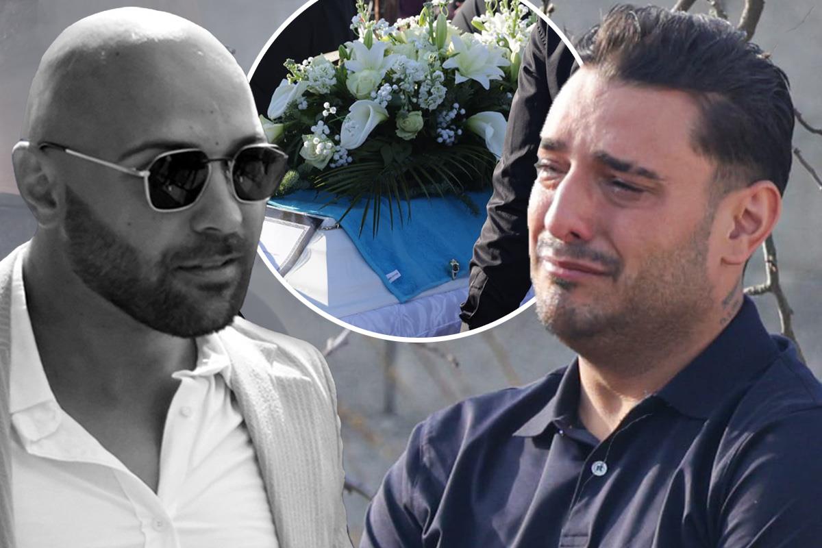 Why did Darko Lazić put blue towels on his brother's coffin?