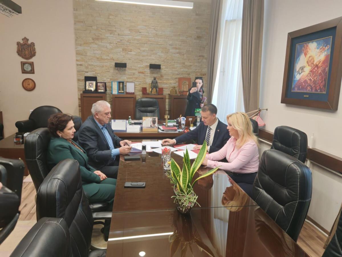 Cover image for FREE TRANSPORTATION FOR PENSIONERS, ELEMENTARY SCHOOL STUDENTS, VETERANS, PERSONS WITH DISABILITIES, AND FIREFIGHTERS: City of Kruševac and Jugoprevoz Sign Public-Private Partnership Agreement