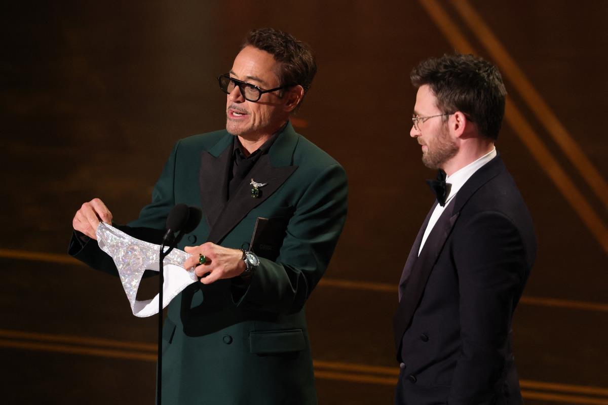Shock at the Oscars: Actor Pulled Tanga Panties from Pocket and Gave Them to Colleague!