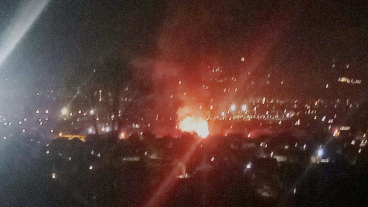 HUGE FIRE NEAR ČAČAK! A carpentry workshop caught fire in Ljubić, the flames also engulfed a house (PHOTO)