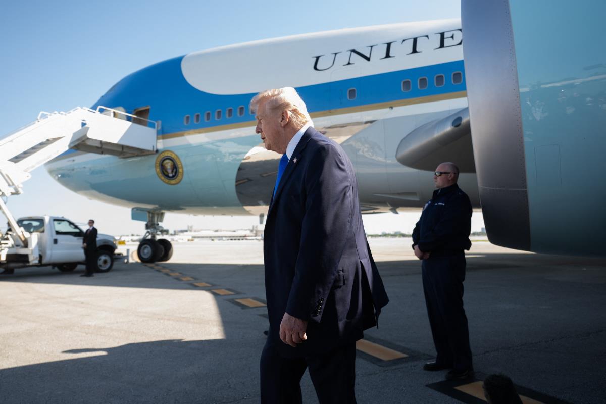 ALERT IN FLORIDA! DRONE CAME TOO CLOSE TO TRUMP'S PLANE! Air traffic urgently halted! (VIDEO)