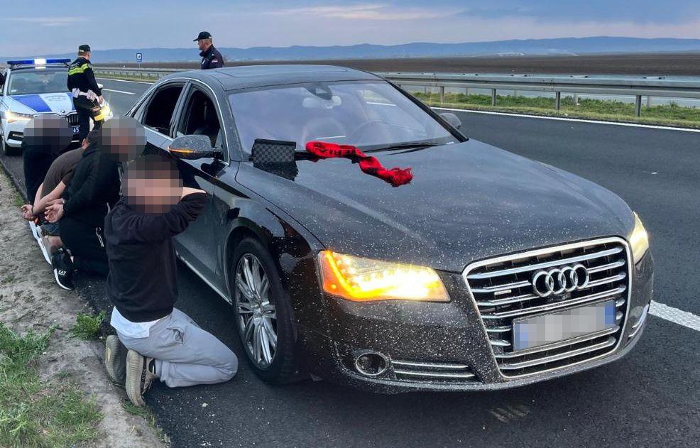 GLORIFIED THE SO-CALLED GREATER ALBANIA AND INSULTED SERBIA ON THE HIGHWAY! See how four Albanians were arrested for provocations (PHOTO/VIDEO)