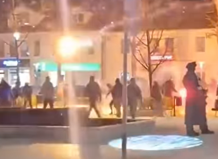 HUGE FAN CHAOS IN THE CITY CENTER! GROBARI FOUGHT FIERCELY ON THE STREET! Torches flew, hooligans carried rods and clubs